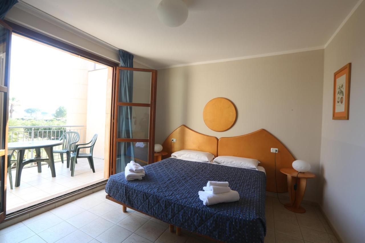 Cosmopolitan Golf & Beach Resort Tirrenia Esterno foto