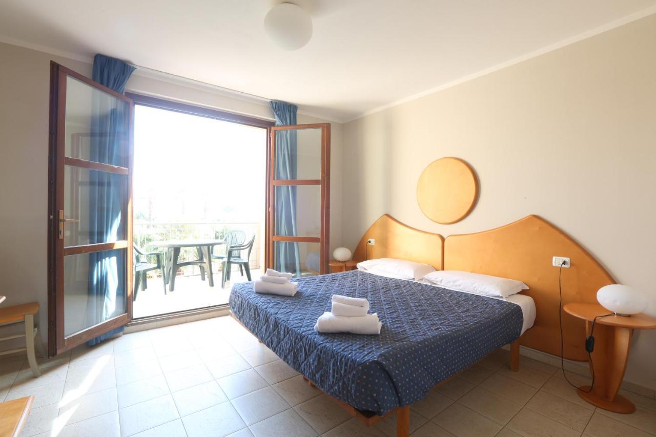 Cosmopolitan Golf & Beach Resort Tirrenia Esterno foto