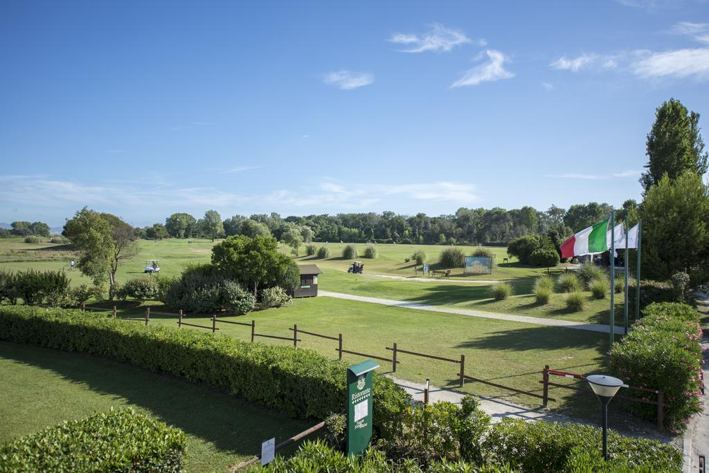 Cosmopolitan Golf & Beach Resort Tirrenia Esterno foto