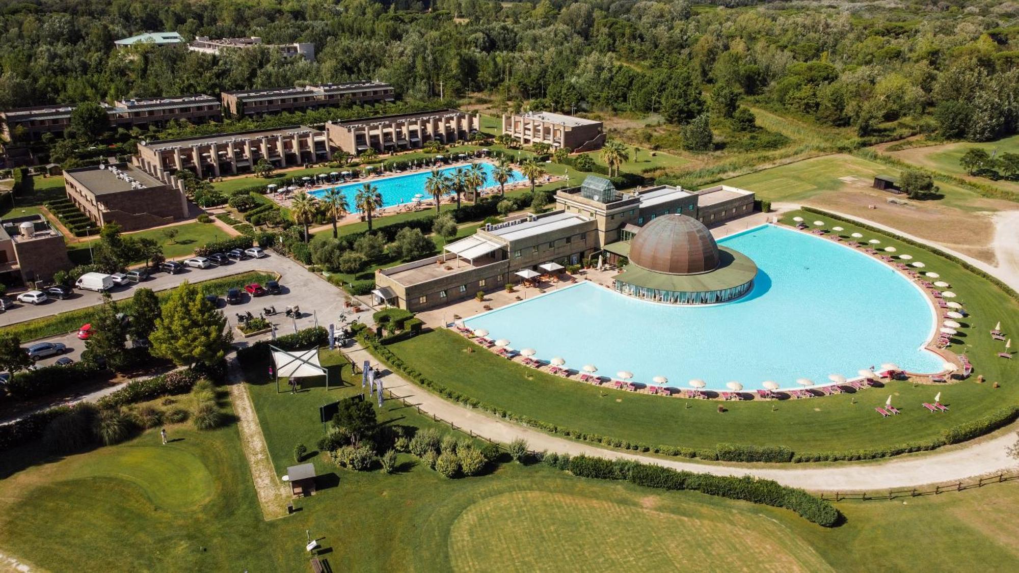 Cosmopolitan Golf & Beach Resort Tirrenia Esterno foto