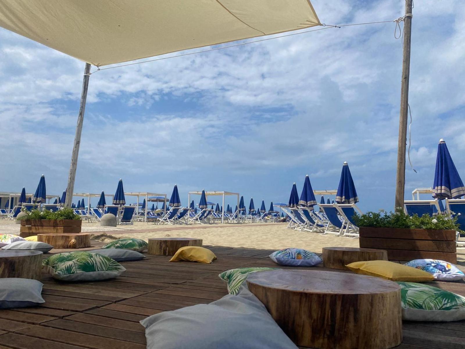 Cosmopolitan Golf & Beach Resort Tirrenia Esterno foto