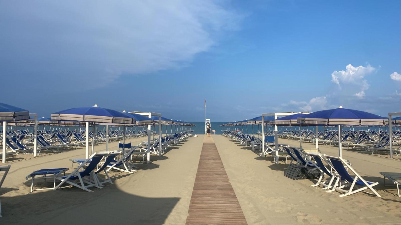 Cosmopolitan Golf & Beach Resort Tirrenia Esterno foto