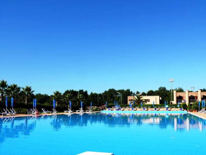 Cosmopolitan Golf & Beach Resort Tirrenia Esterno foto