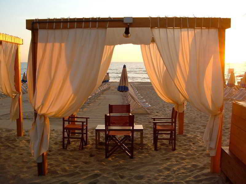 Cosmopolitan Golf & Beach Resort Tirrenia Esterno foto