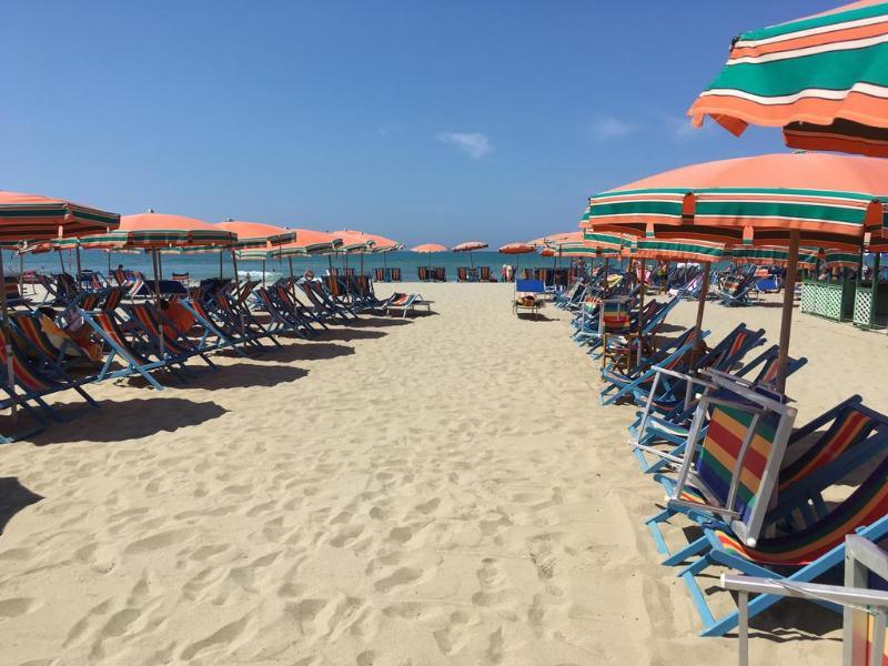 Cosmopolitan Golf & Beach Resort Tirrenia Esterno foto