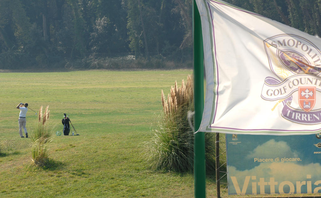 Cosmopolitan Golf & Beach Resort Tirrenia Esterno foto