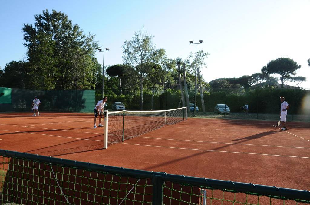 Cosmopolitan Golf & Beach Resort Tirrenia Esterno foto