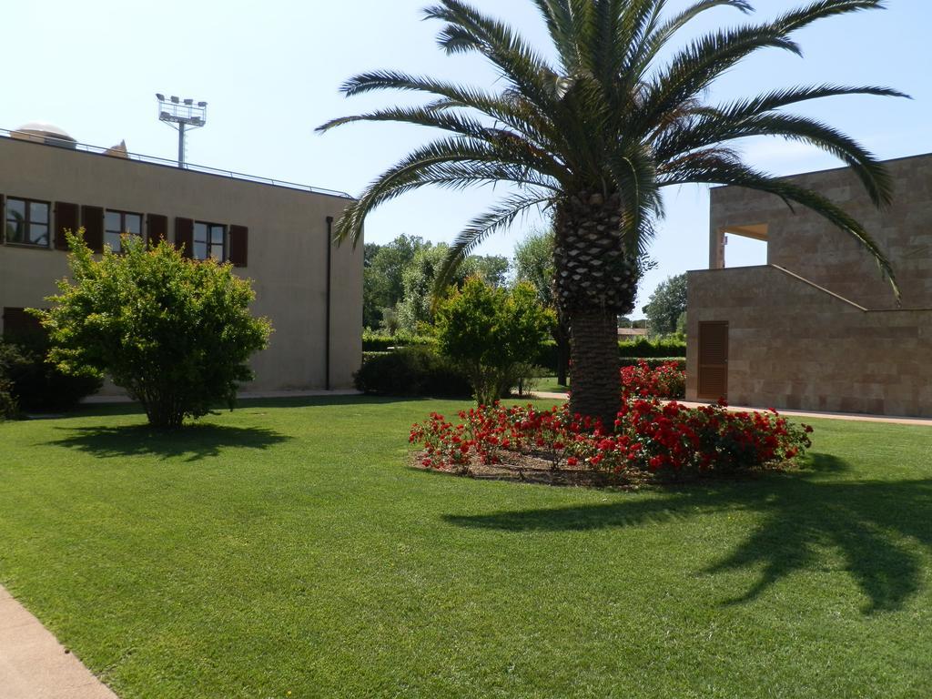 Cosmopolitan Golf & Beach Resort Tirrenia Esterno foto