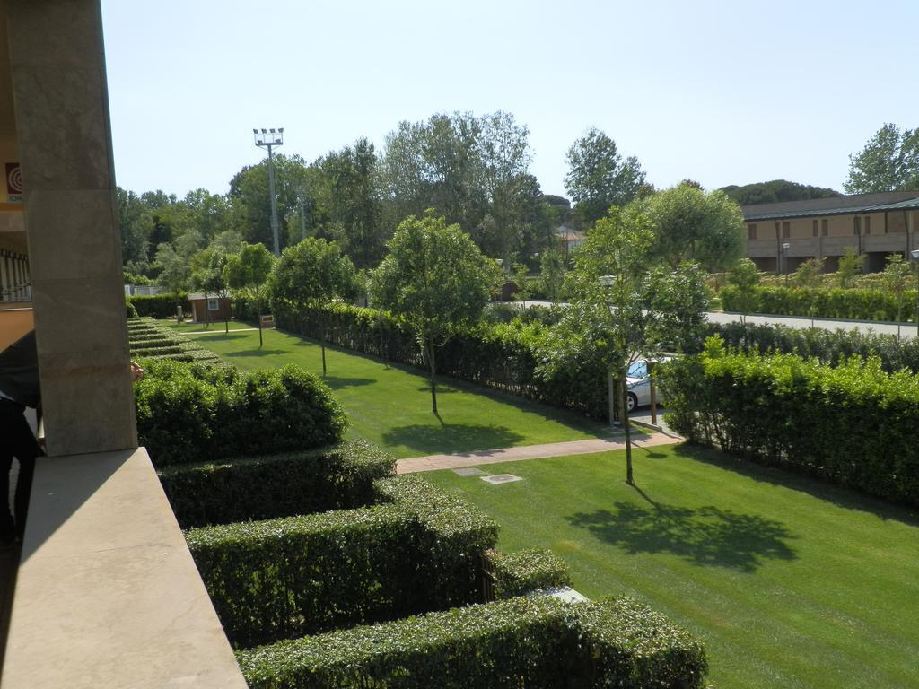 Cosmopolitan Golf & Beach Resort Tirrenia Esterno foto