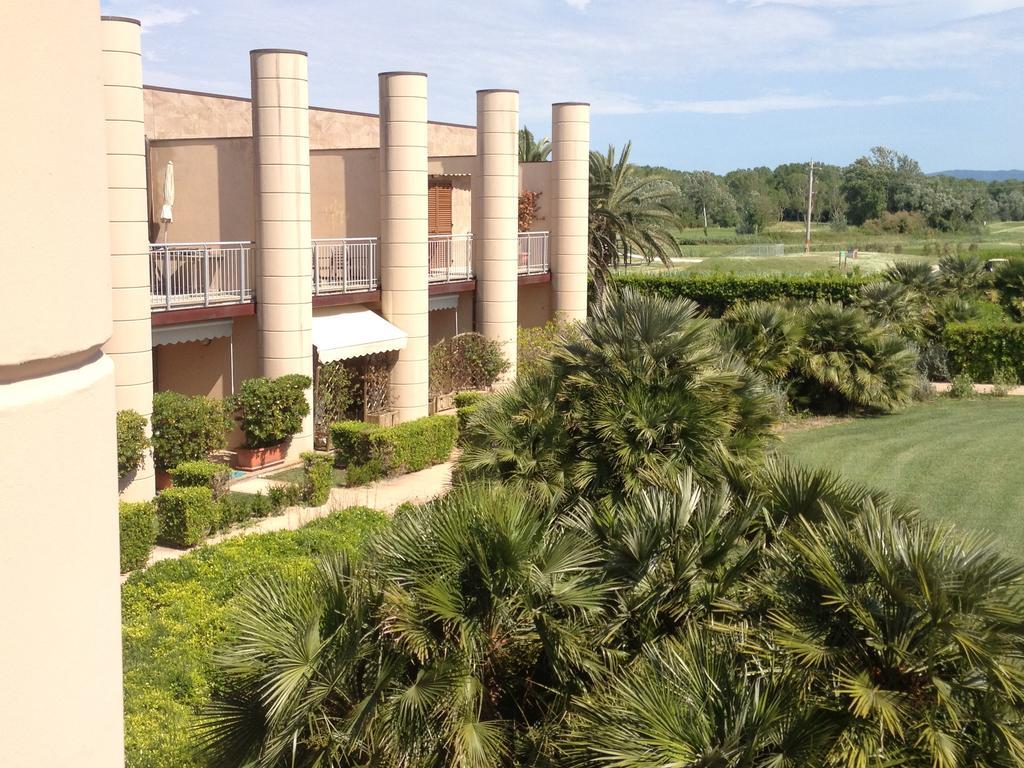 Cosmopolitan Golf & Beach Resort Tirrenia Esterno foto