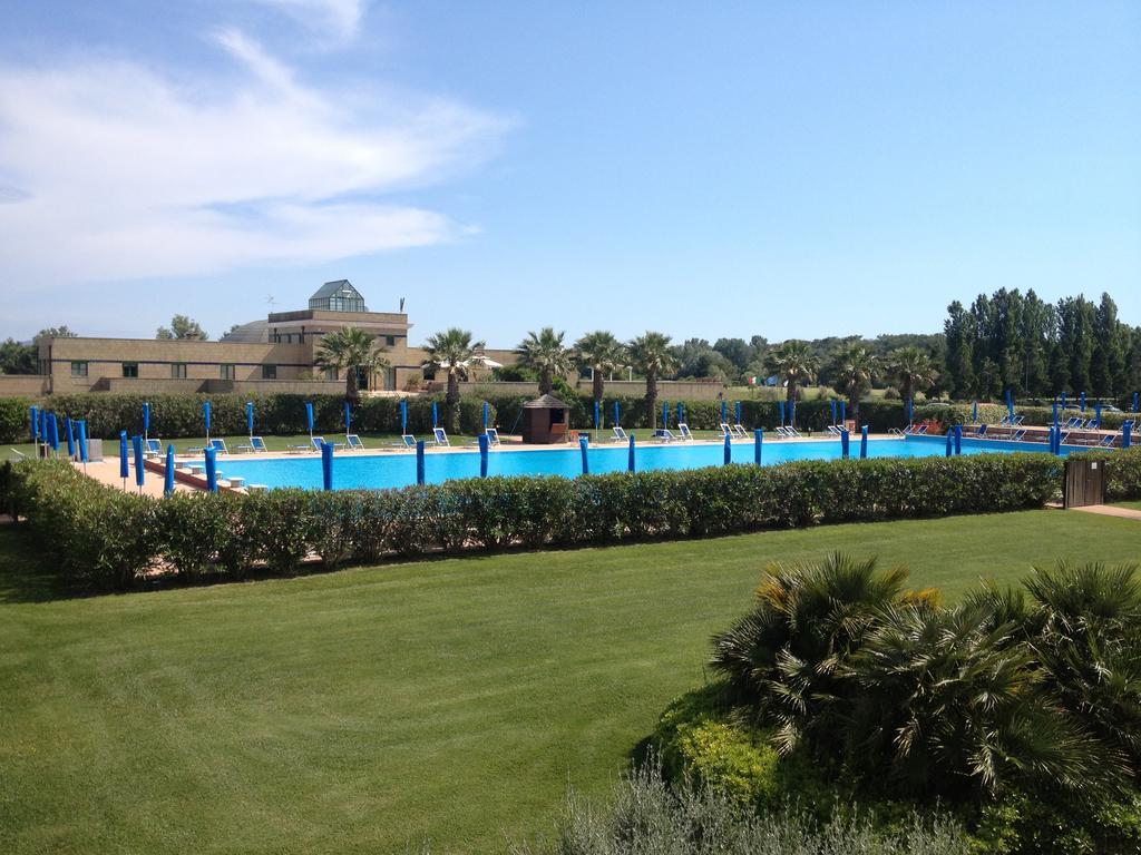 Cosmopolitan Golf & Beach Resort Tirrenia Esterno foto