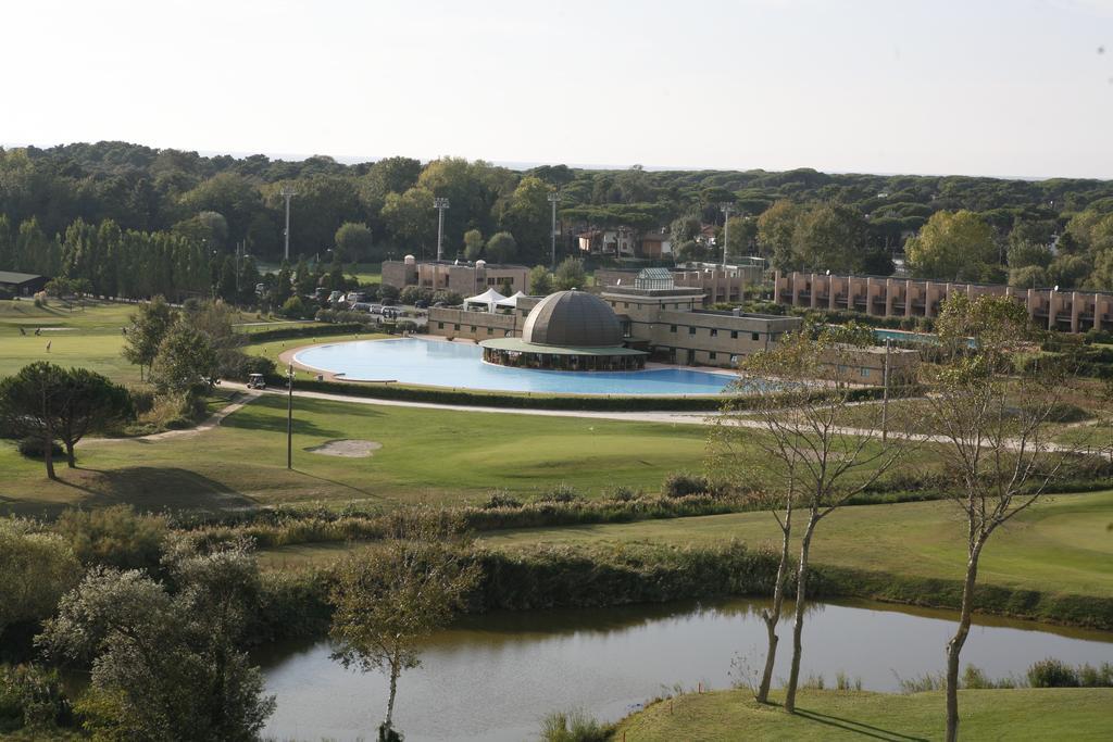 Cosmopolitan Golf & Beach Resort Tirrenia Esterno foto